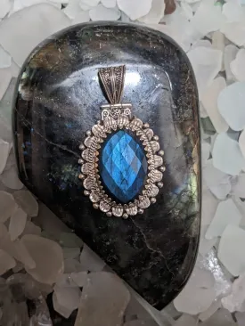 Beautifully Detailed Labradorite Pendant